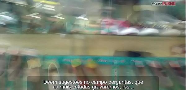  Casada Safada se exibindo para o vendedor em uma loja de calçados, filmada pelo corno - Marido da Cristina